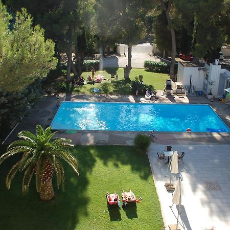 Cit'Hotel Le Mirage Istres Bagian luar foto