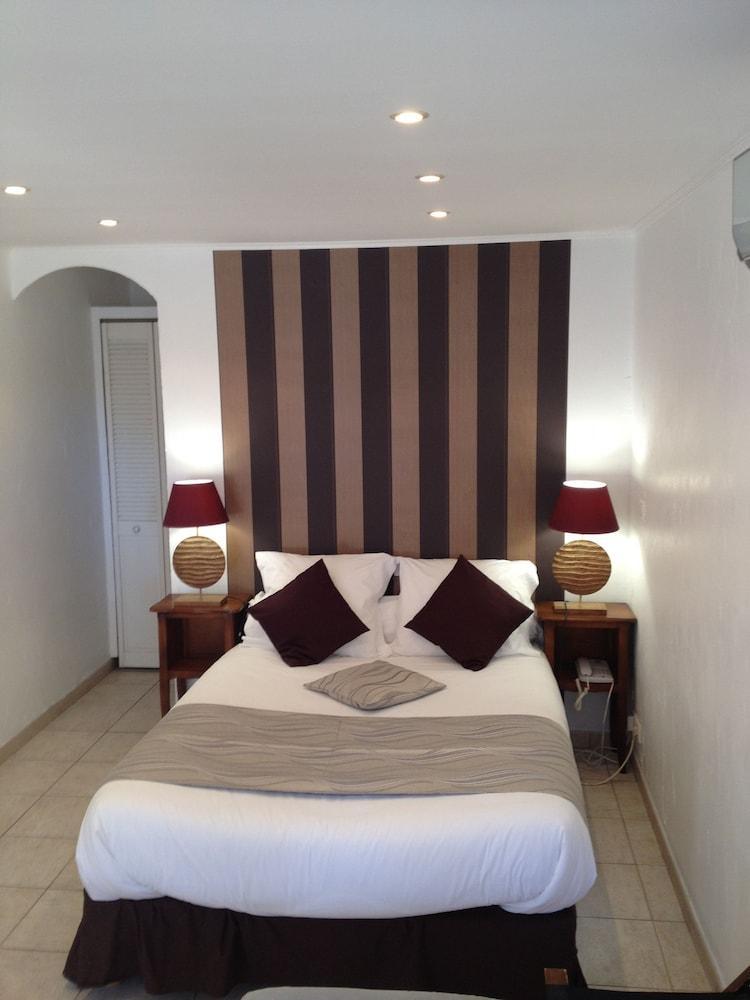 Cit'Hotel Le Mirage Istres Bagian luar foto