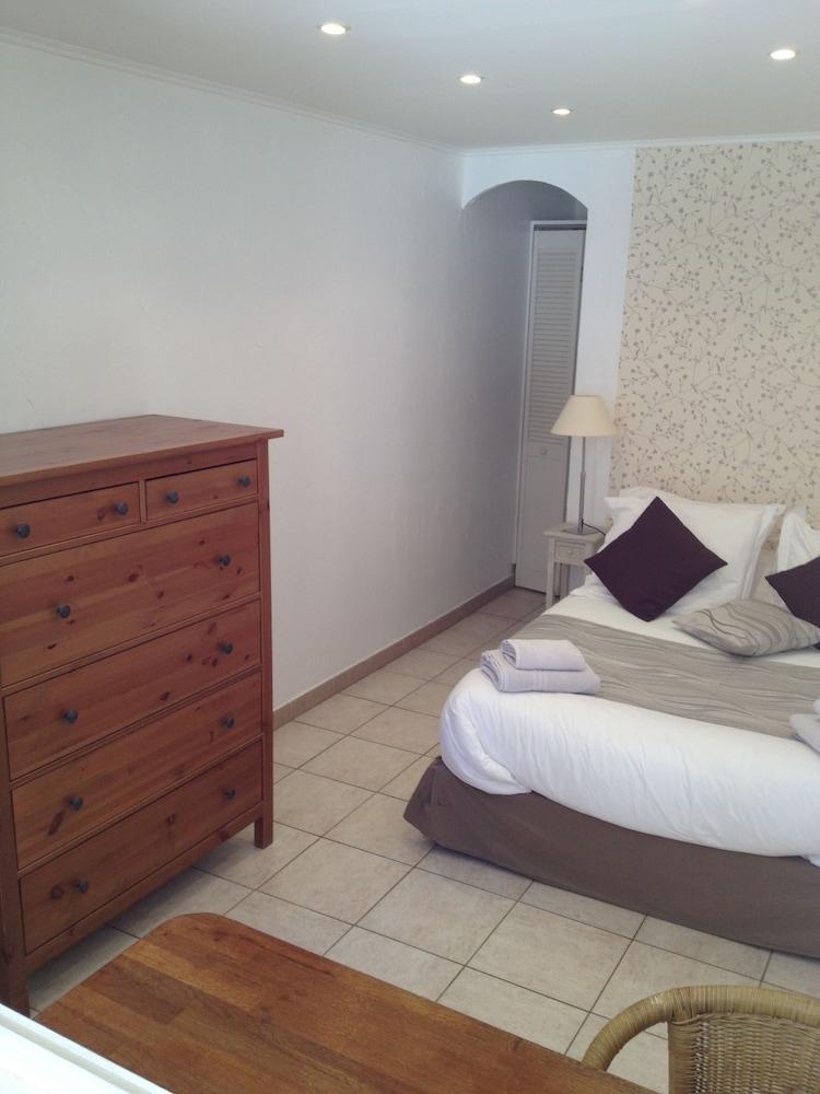 Cit'Hotel Le Mirage Istres Bagian luar foto