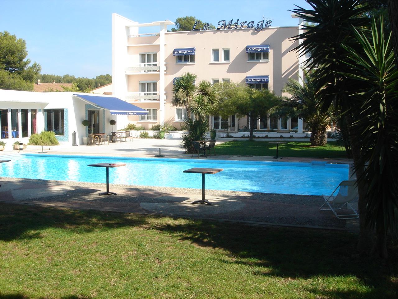 Cit'Hotel Le Mirage Istres Bagian luar foto