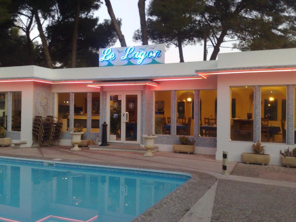 Cit'Hotel Le Mirage Istres Bagian luar foto