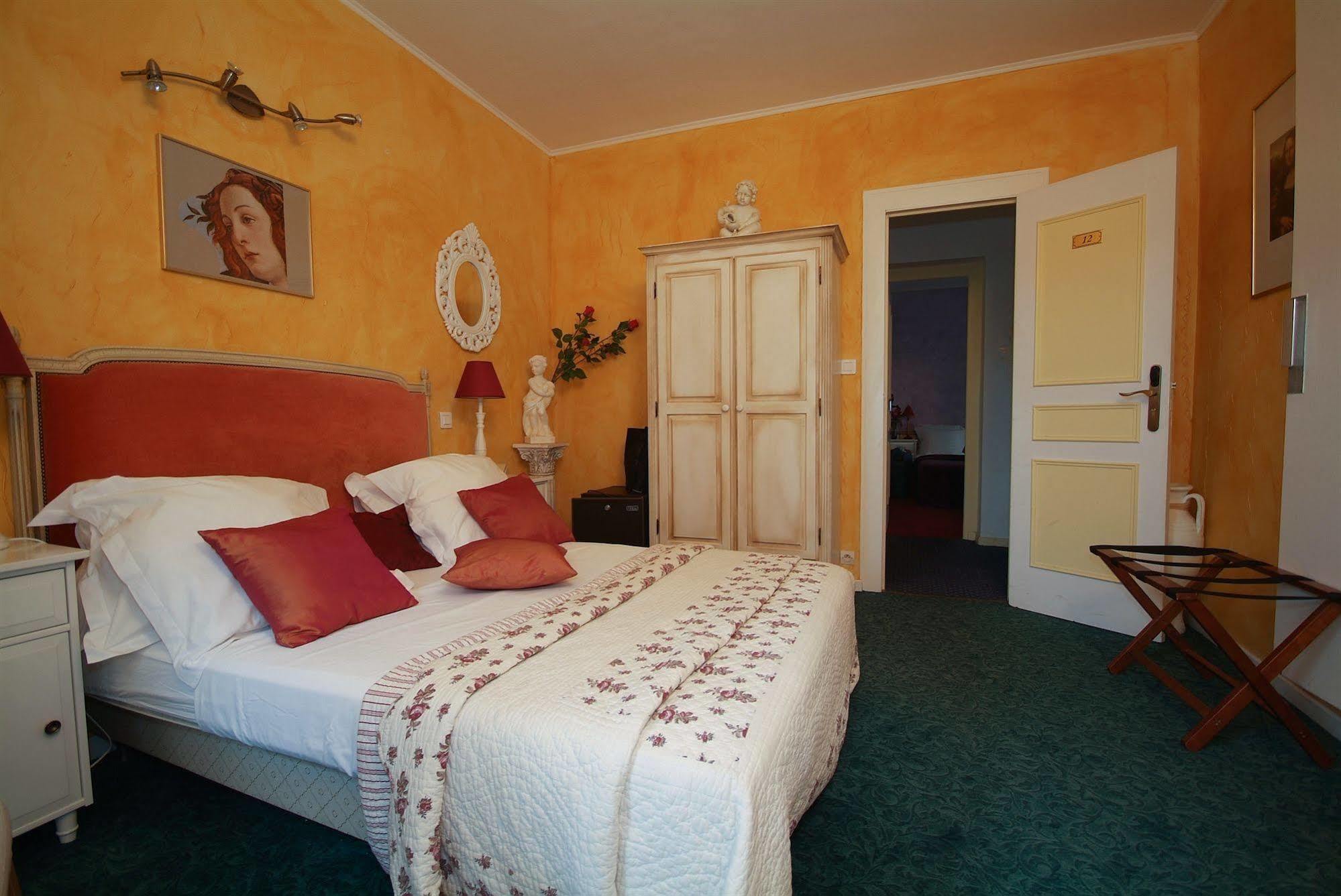 Cit'Hotel Le Mirage Istres Bagian luar foto